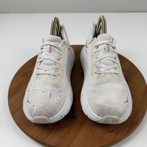 Hoka Arahi 7 White Running Shoes - Picture 2 of 10